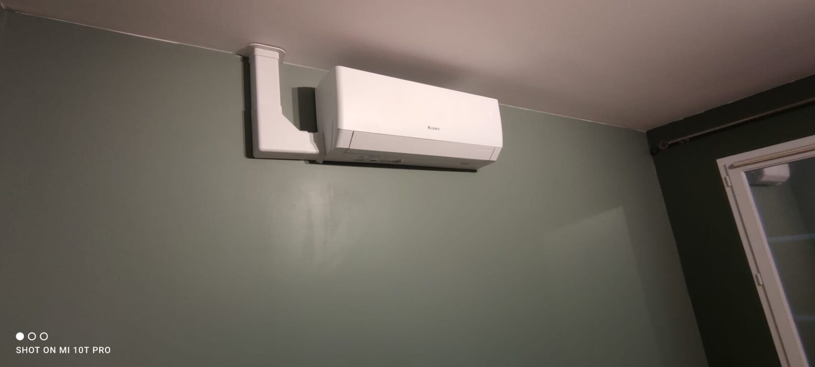 Climatisation murale installée dans une annexe